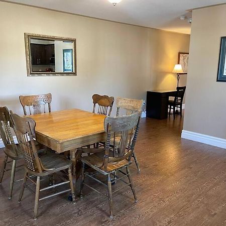 Cozy 2 Bedroom Home In Chatham - Left Side Exterior foto