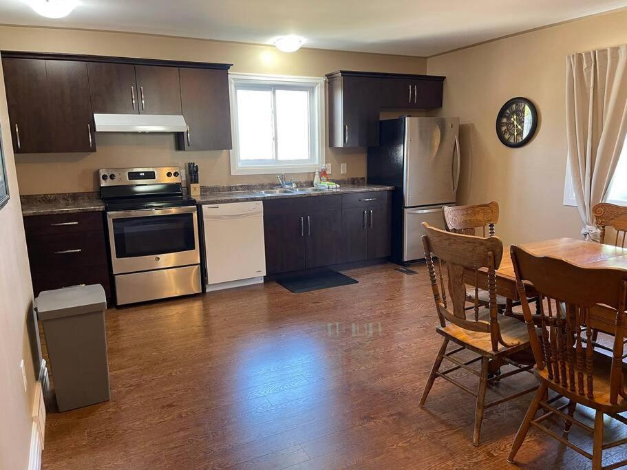 Cozy 2 Bedroom Home In Chatham - Left Side Exterior foto