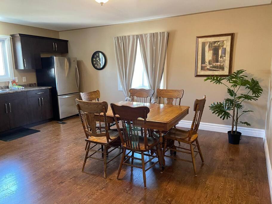 Cozy 2 Bedroom Home In Chatham - Left Side Exterior foto